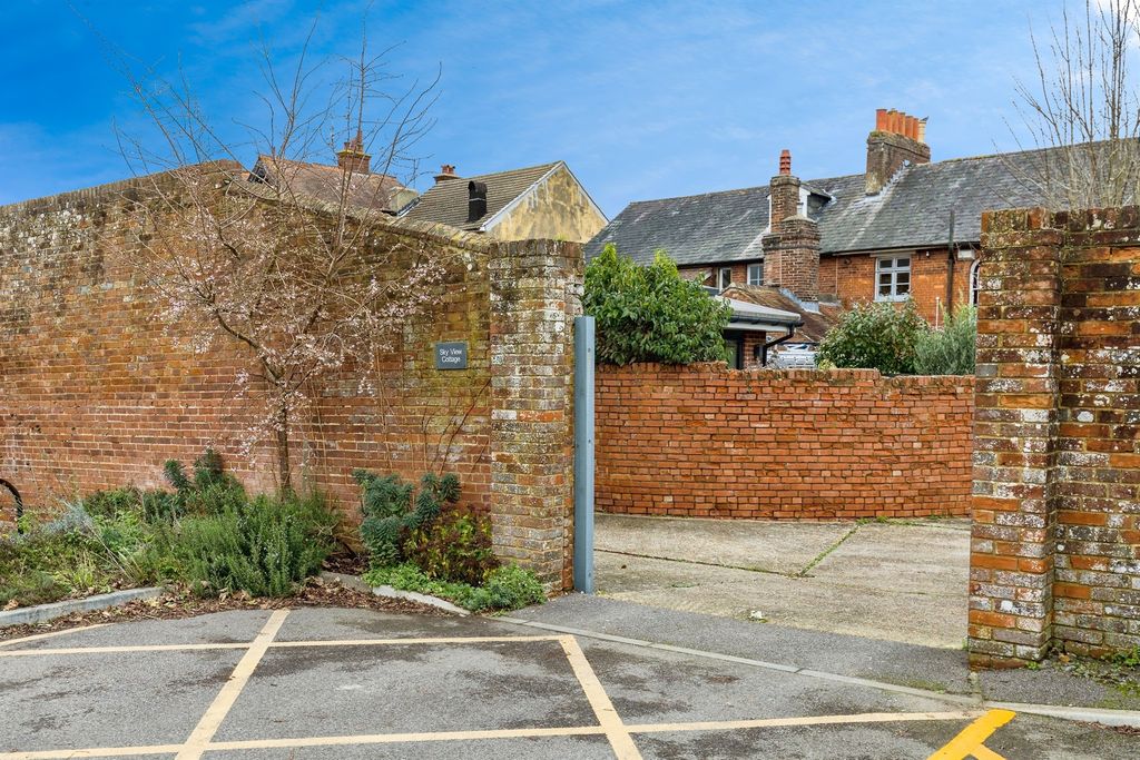 Property photo 2 of 20