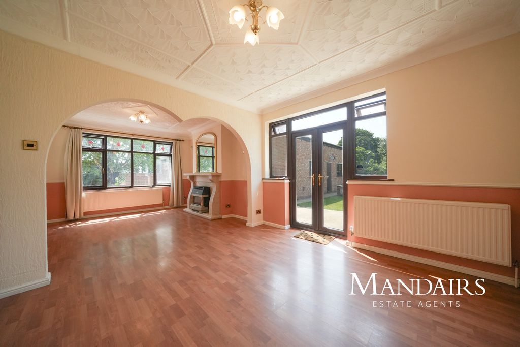 Property photo 2 of 21