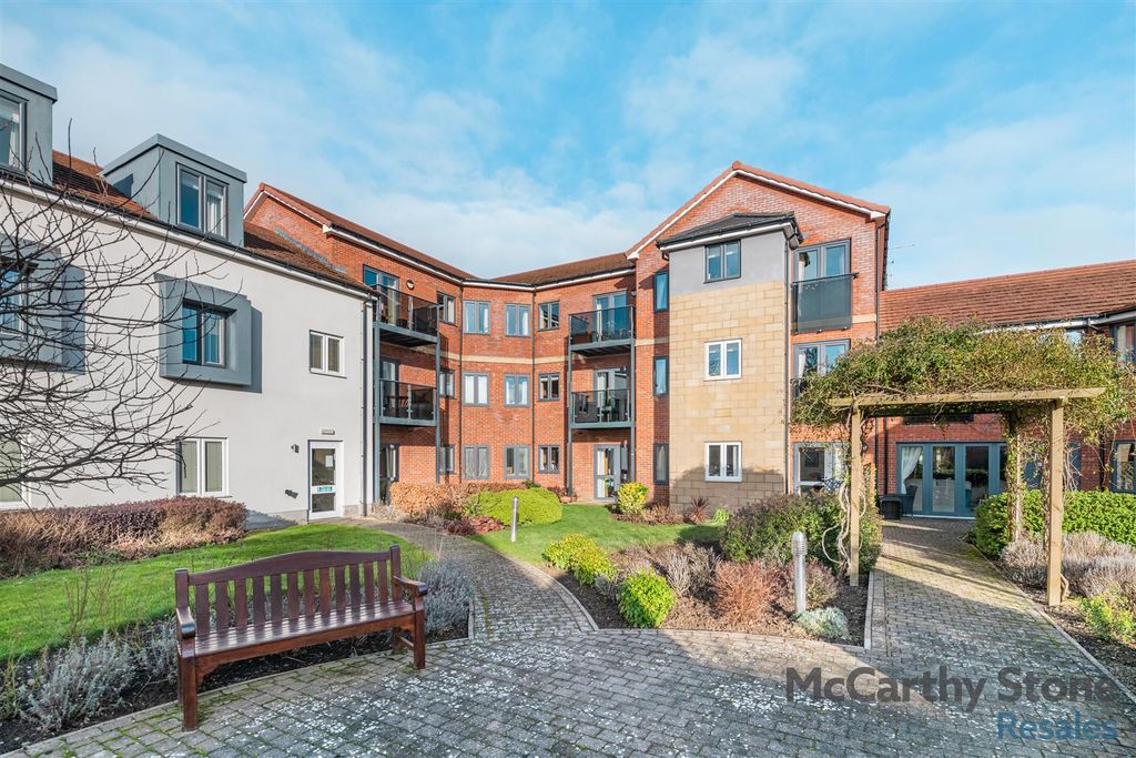 Property photo 1 of 34 8634778-Exterior09.Jpg