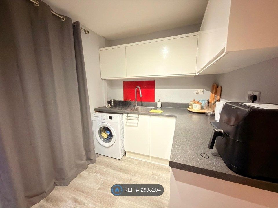 Property photo 3 of 14 Kitchen