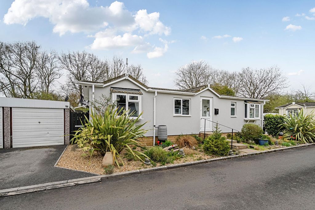 Property photo 1 of 21 Front (Exterior)