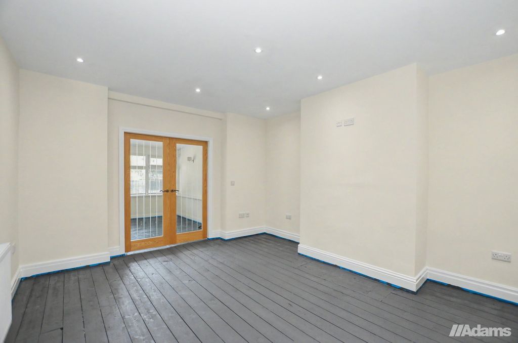 Property photo 3 of 25