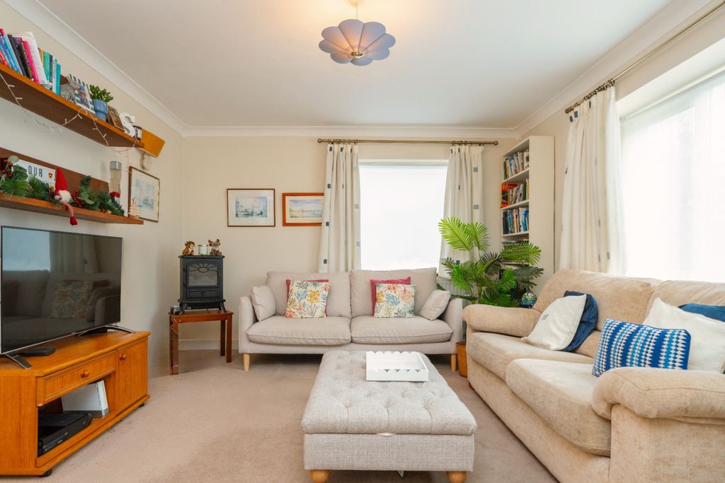 Property photo 3 of 12 4710363