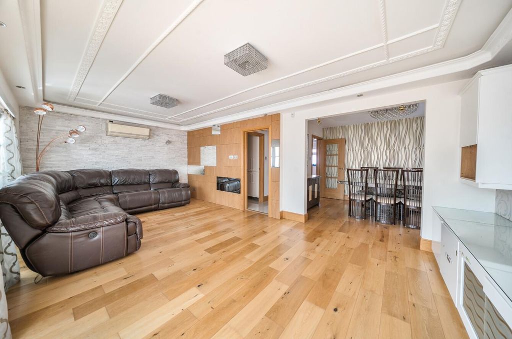 Property photo 2 of 16 Davidson Frost-Wellings, Dfw, Jellicoe Gardens, St