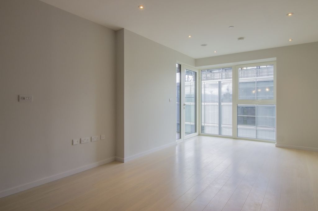 Property photo 1 of 8 Living Room