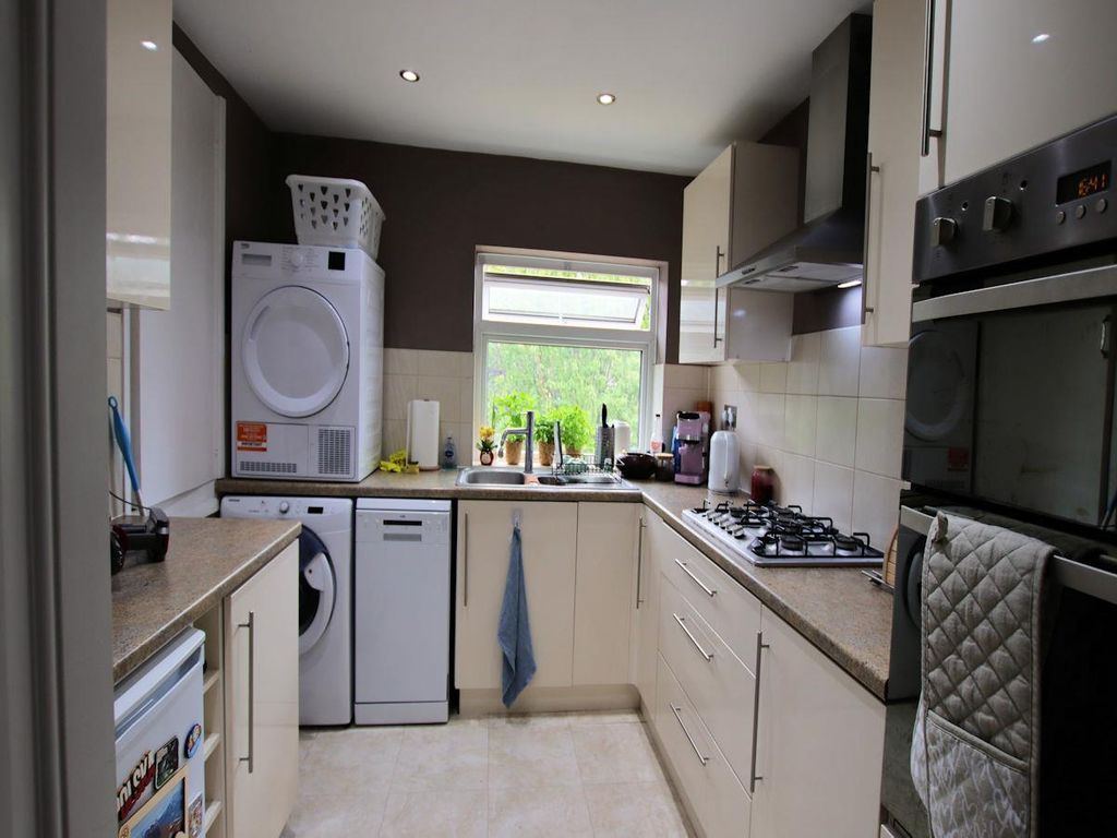Property photo 2 of 6 Kitchen.Jpg