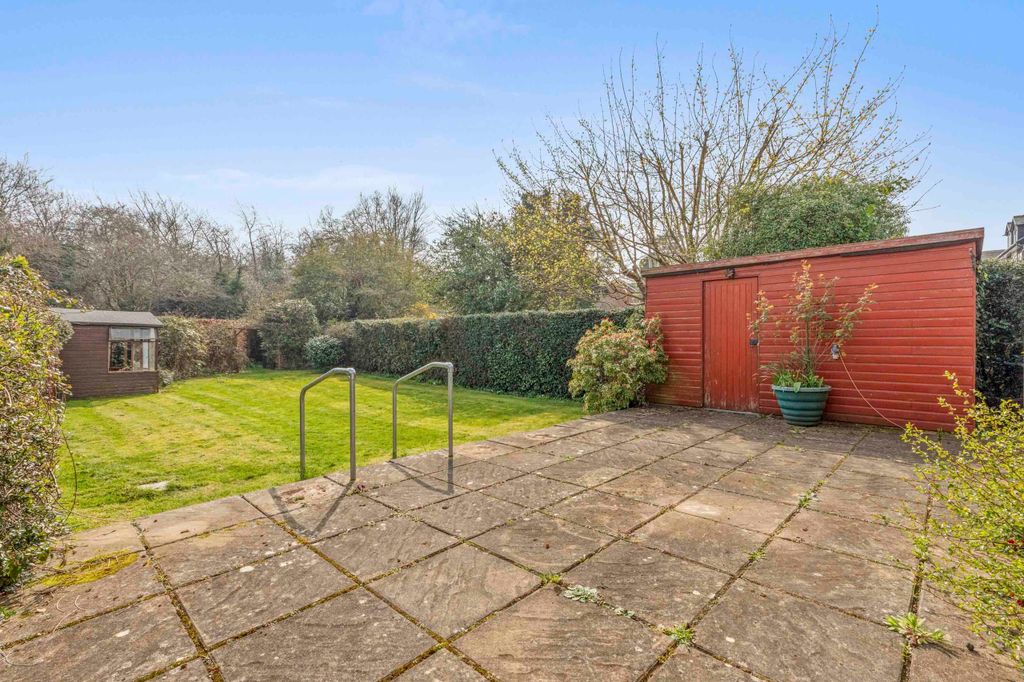 Property photo 3 of 20 29 New Rd, Hp10 8DL (Low Res)-10