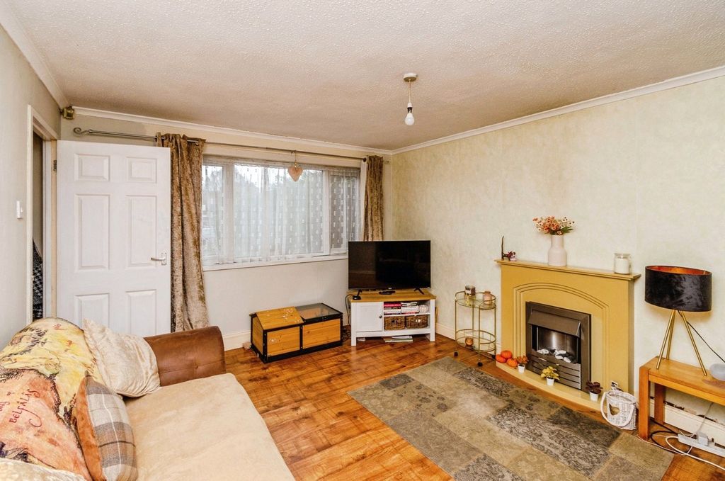 Property photo 2 of 7 Photo