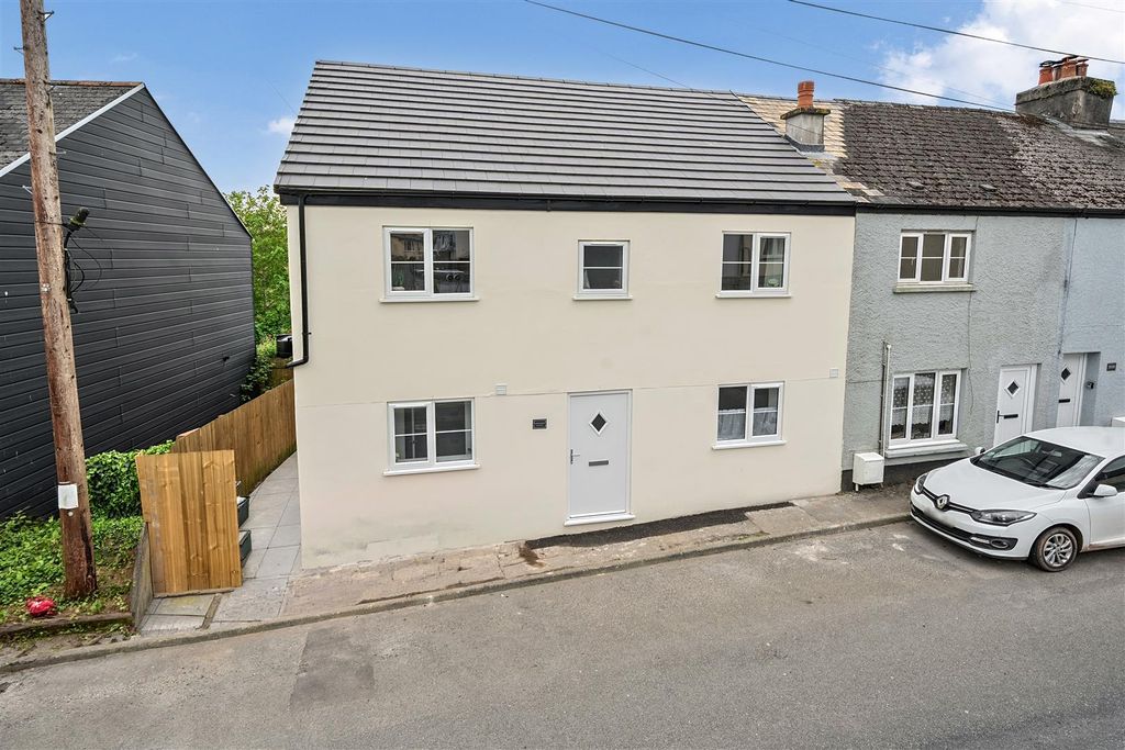 Property photo 1 of 25 Aol Fernmead Front 4.Jpg