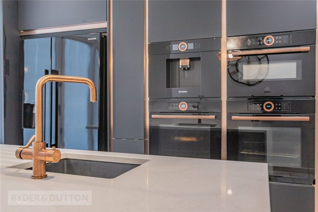 Property photo 3 of 18 Kitchen