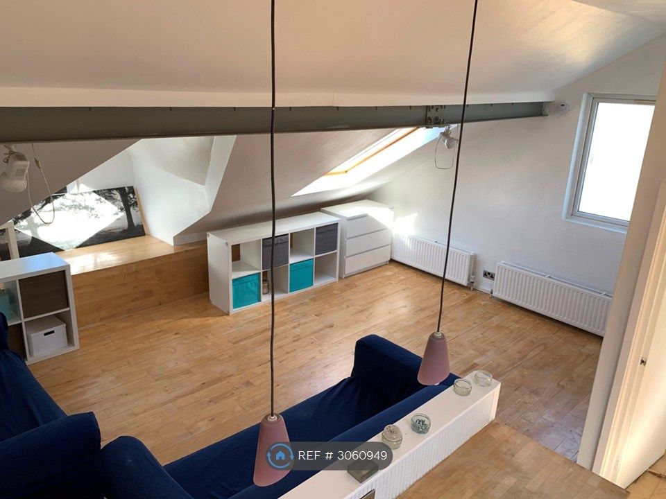 Property photo 1 of 13 Lounge