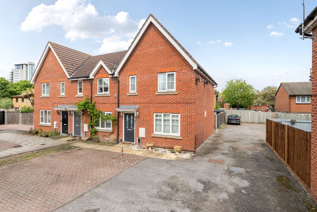 Property photo 1 of 18 External
