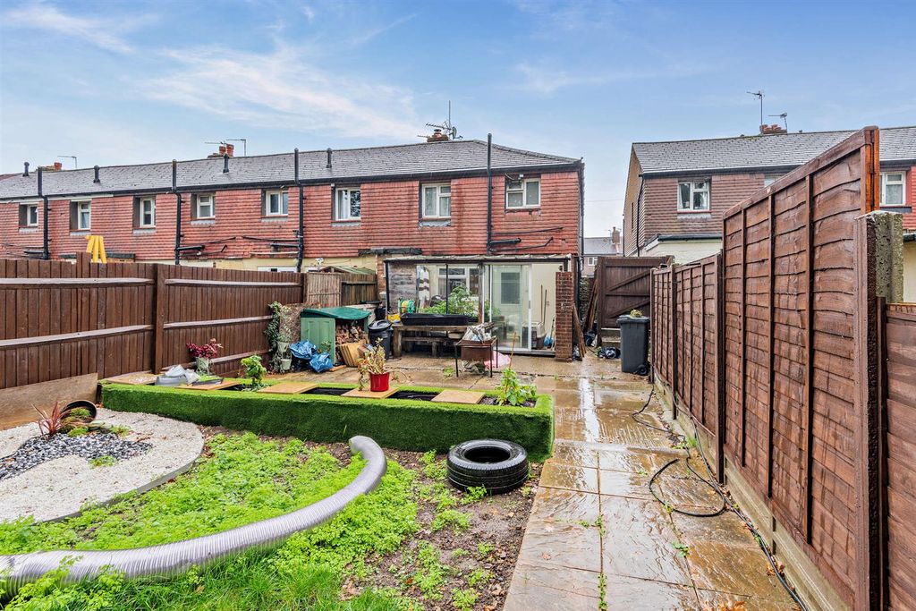 Property photo 1 of 10 8667424-Exterior04-800.Jpg