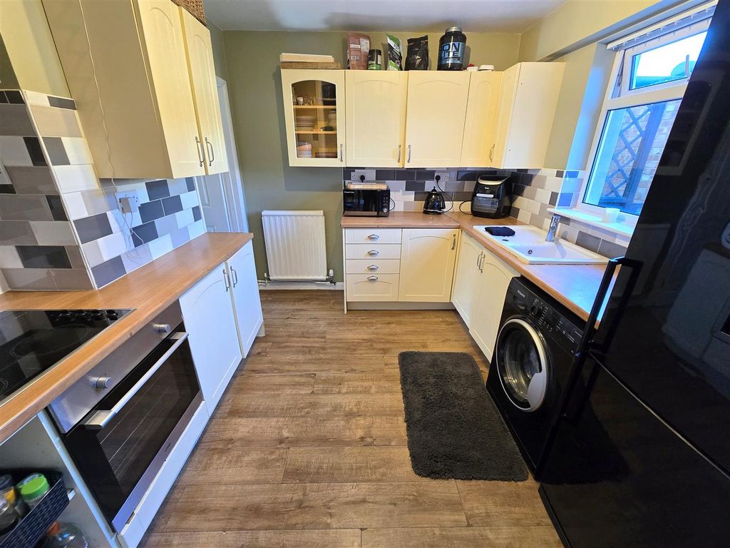 Property photo 3 of 15 Kitchen