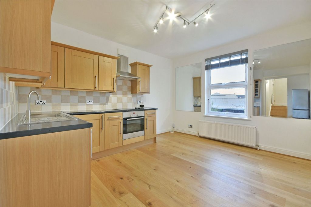 Property photo 3 of 13 Picture No. 16