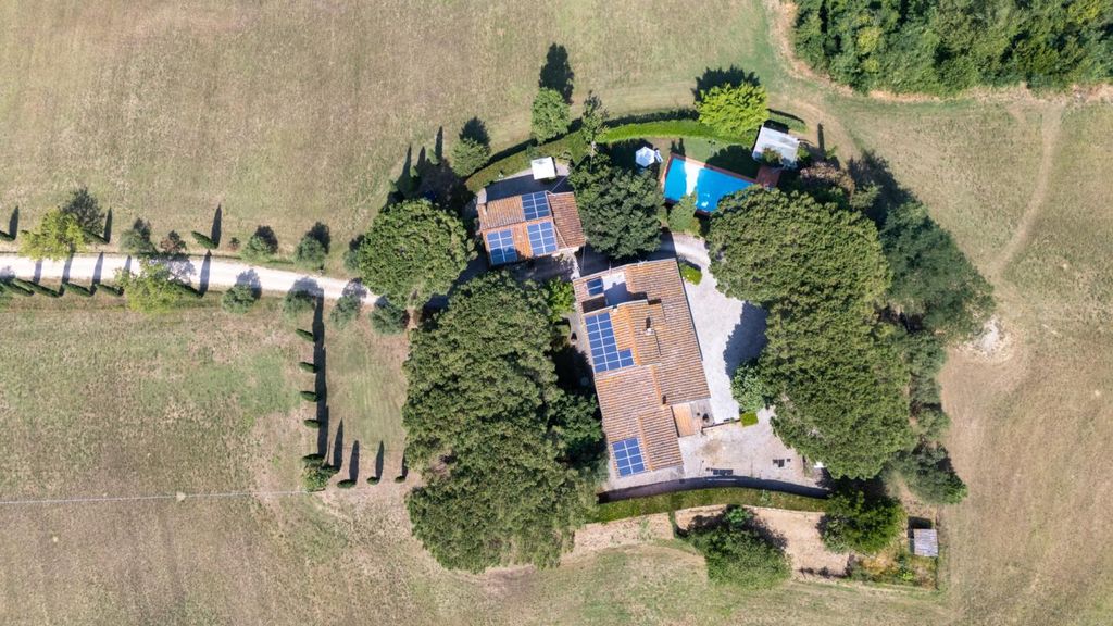 Property photo 2 of 32