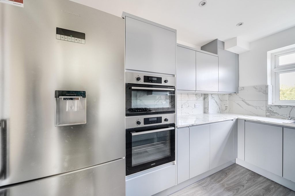 Property photo 2 of 14 Kitchen