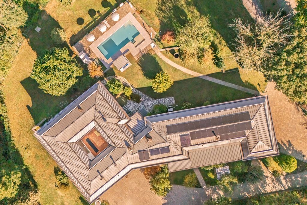 Property photo 1 of 34