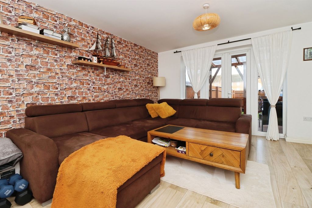 Property photo 3 of 15