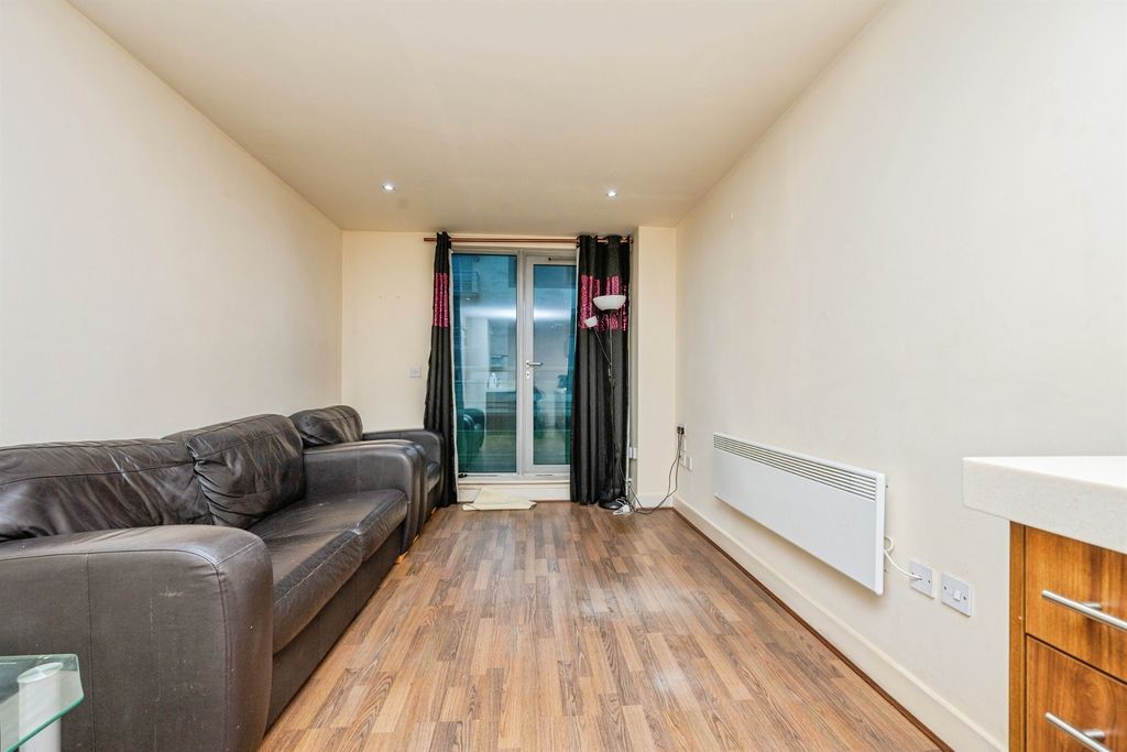 Property photo 2 of 20