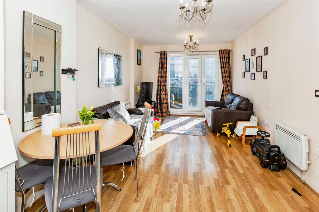 Property photo 3 of 18