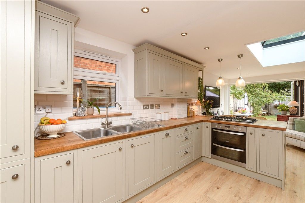 Property photo 3 of 20 Kitchen