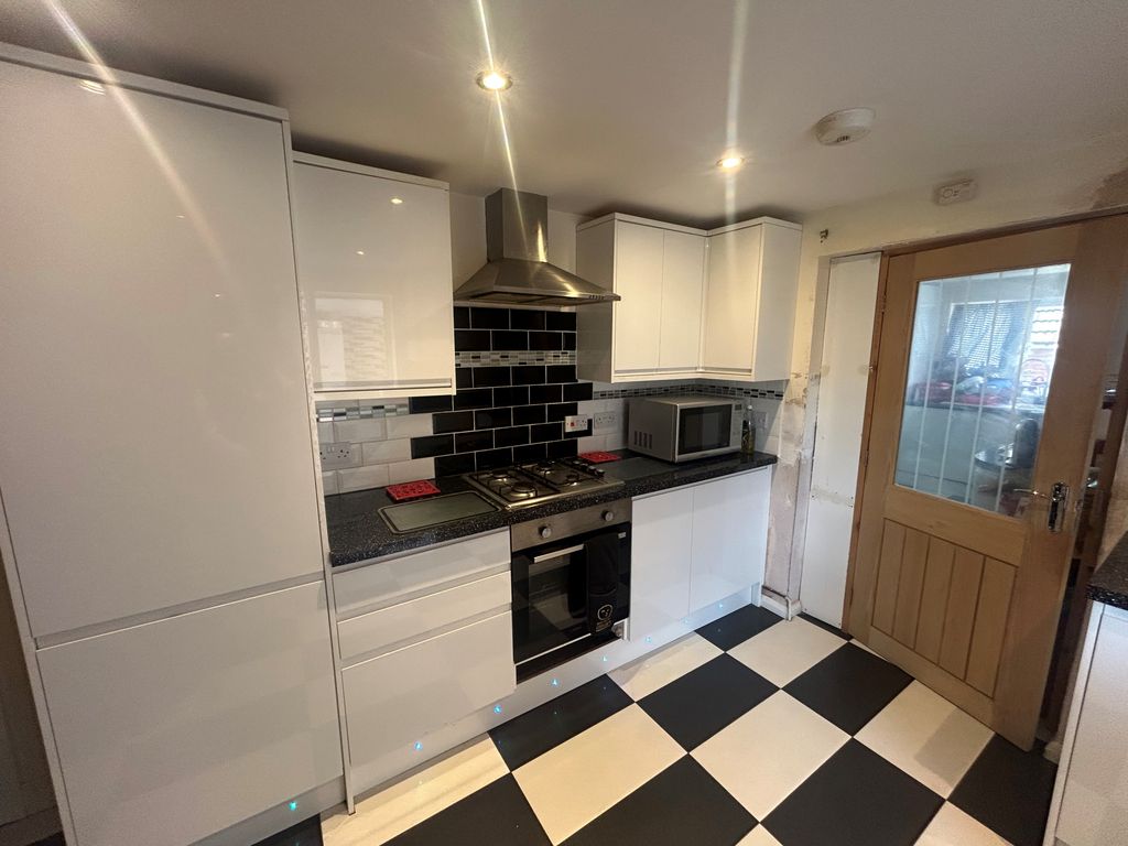Property photo 2 of 4 Kitchen