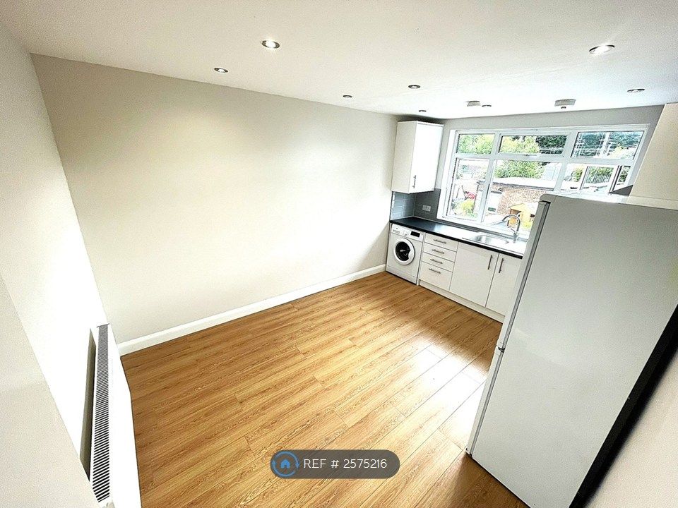 Property photo 2 of 8 Kitchen