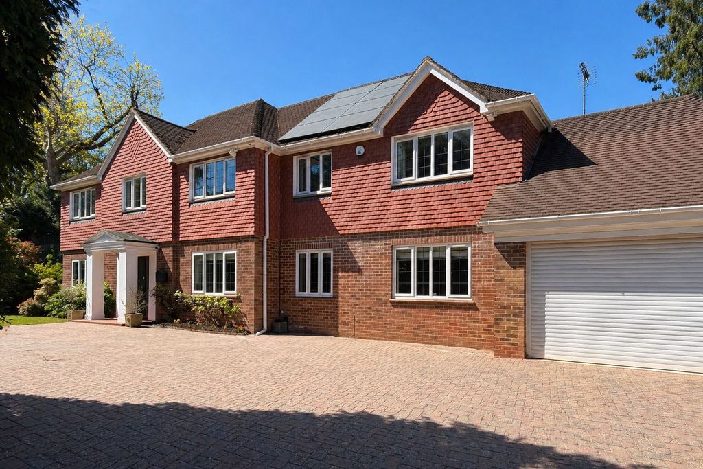 6 bed detached house for saleCarlinwark Drive, Camberley GU15