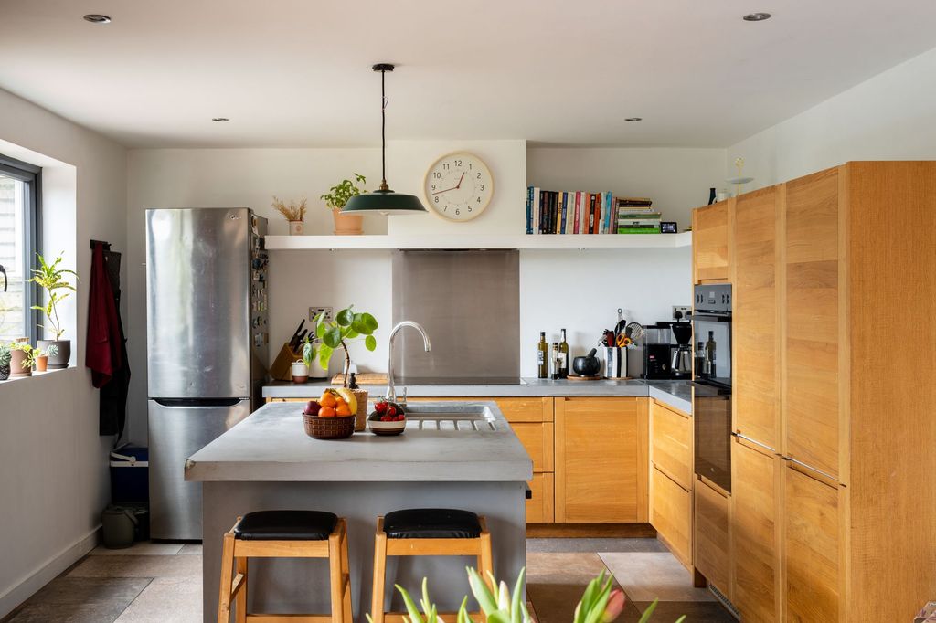 Property photo 3 of 18