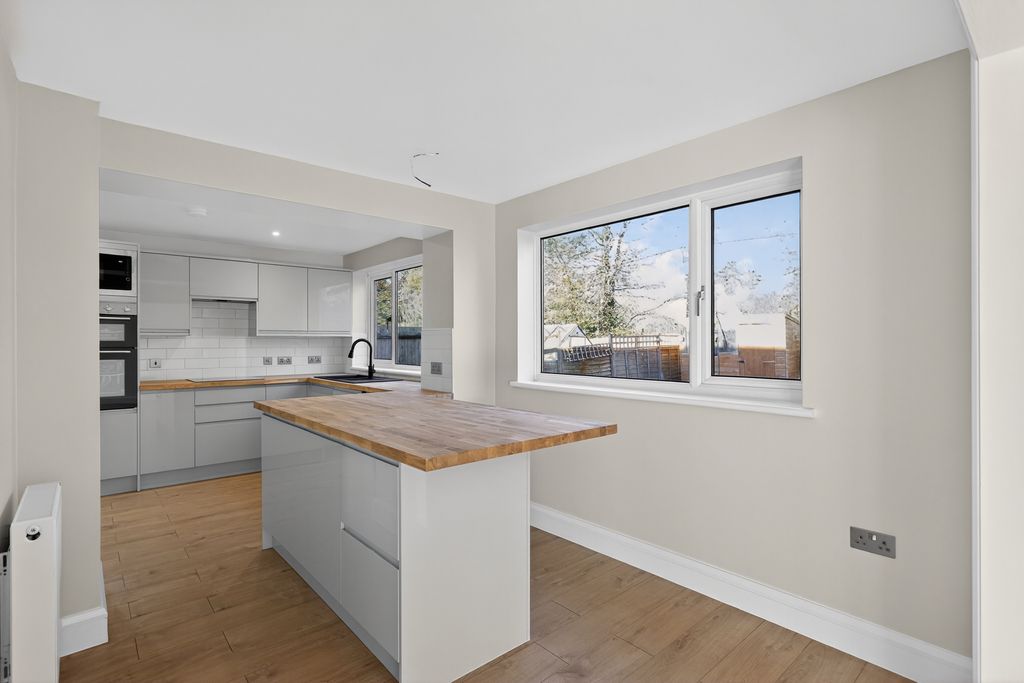 Property photo 2 of 21 Kitchen