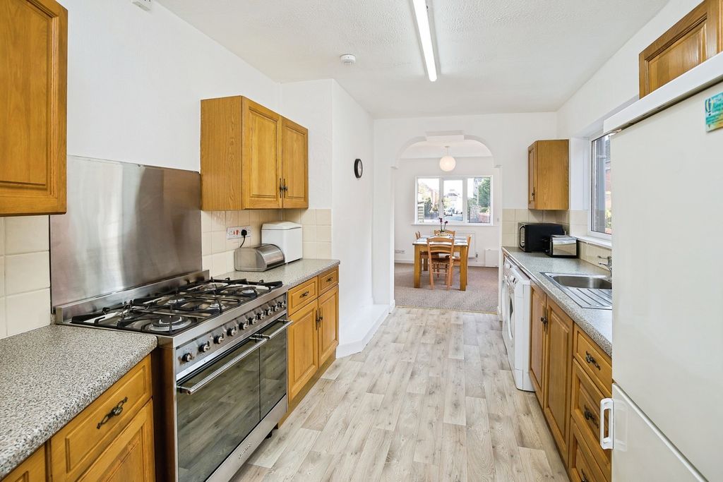 Property photo 3 of 17 Kitchen