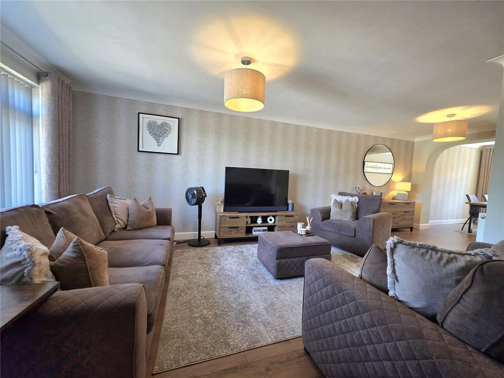 Property photo 2 of 37 Picture No. 05