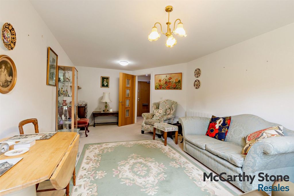 Property photo 3 of 28 8687425-Interior11-800.Jpg