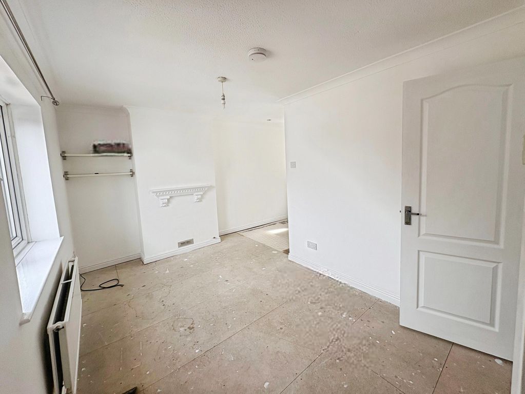 Property photo 3 of 9 Dining Room