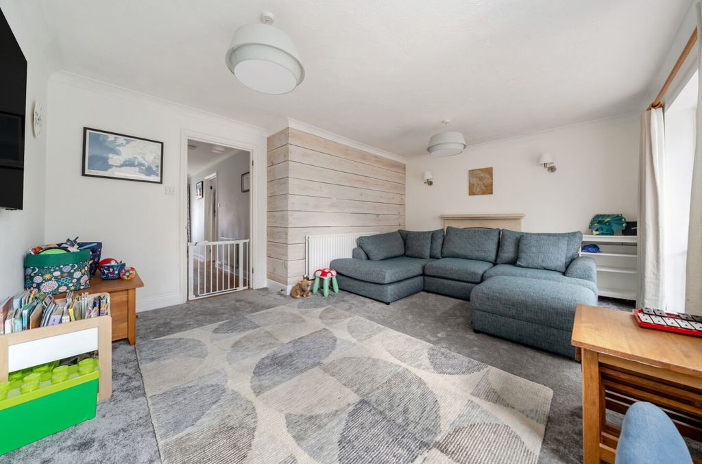 Property photo 3 of 15 1454619-15-69F9Ec...