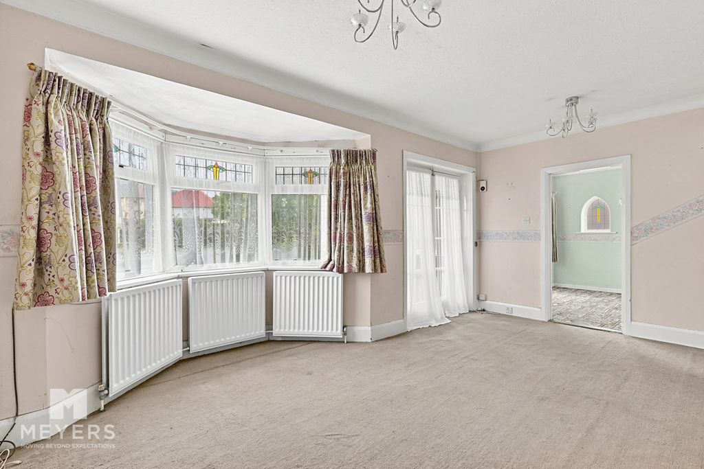Property photo 3 of 40