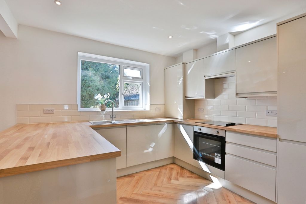 Property photo 3 of 16 Kitchen