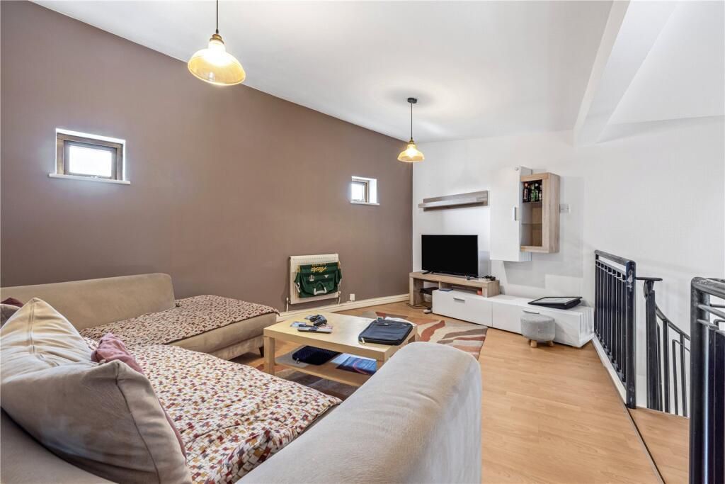 Property photo 3 of 16 209807_CDL220066_L_Img_09_0000.Jpeg