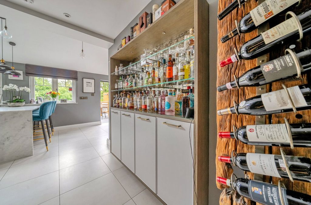 Property photo 3 of 12 Kitchen