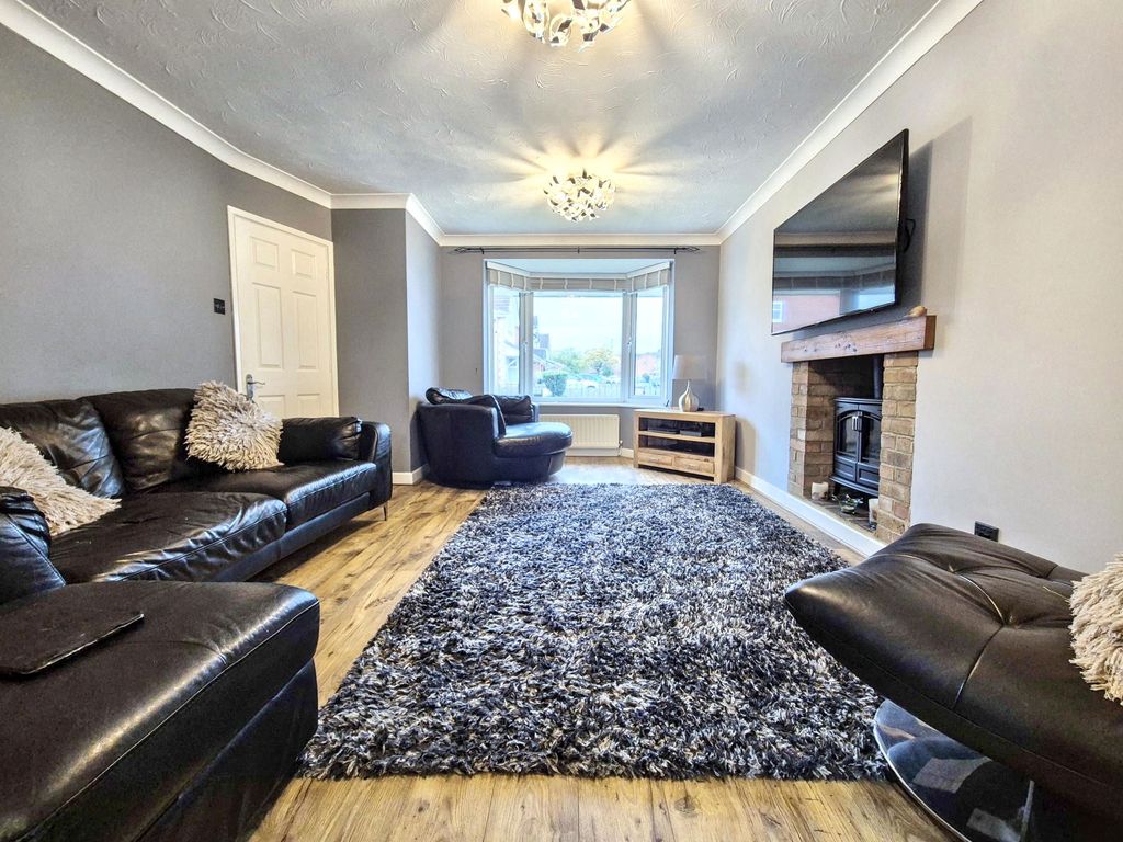 Property photo 2 of 27