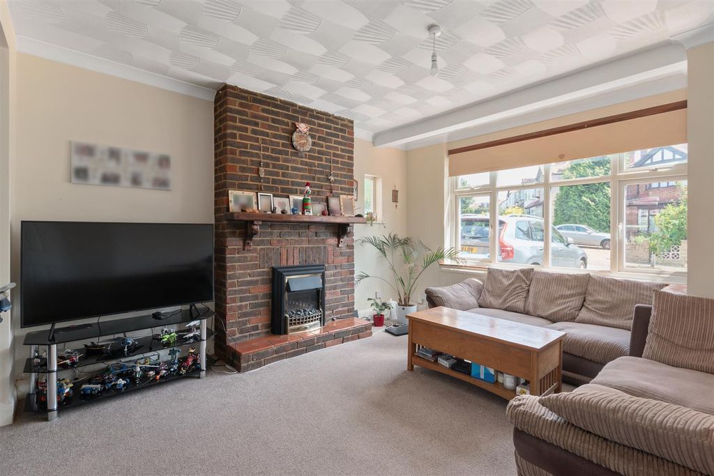 Property photo 2 of 11 Eastway