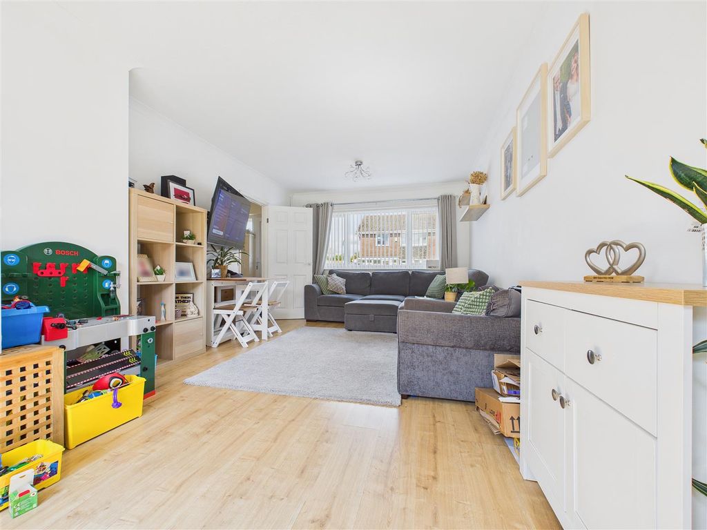 Property photo 3 of 10 Cam02453G0-Pr0131-Still007.Jpg