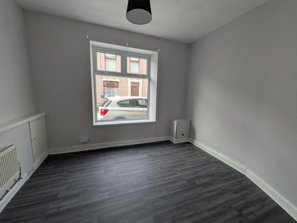 Property photo 3 of 10 Dining Room