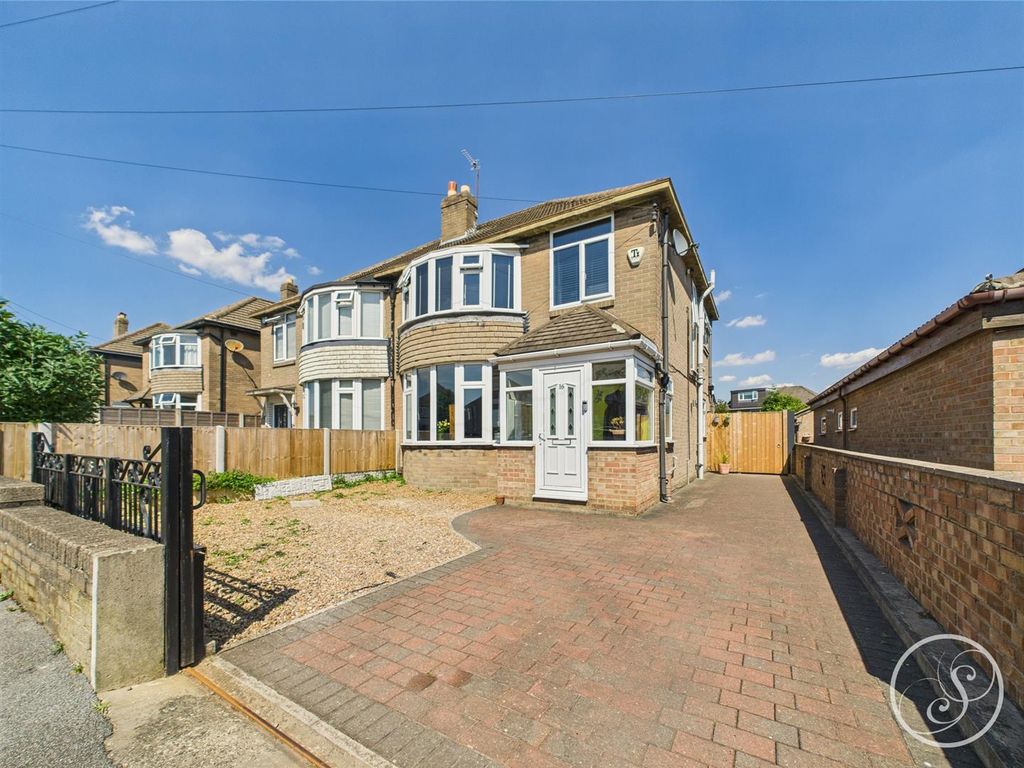 Property photo 1 of 27 External