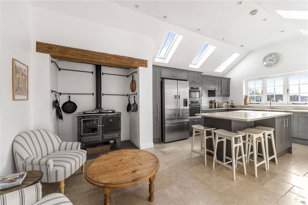 Property photo 2 of 21 Kitchen