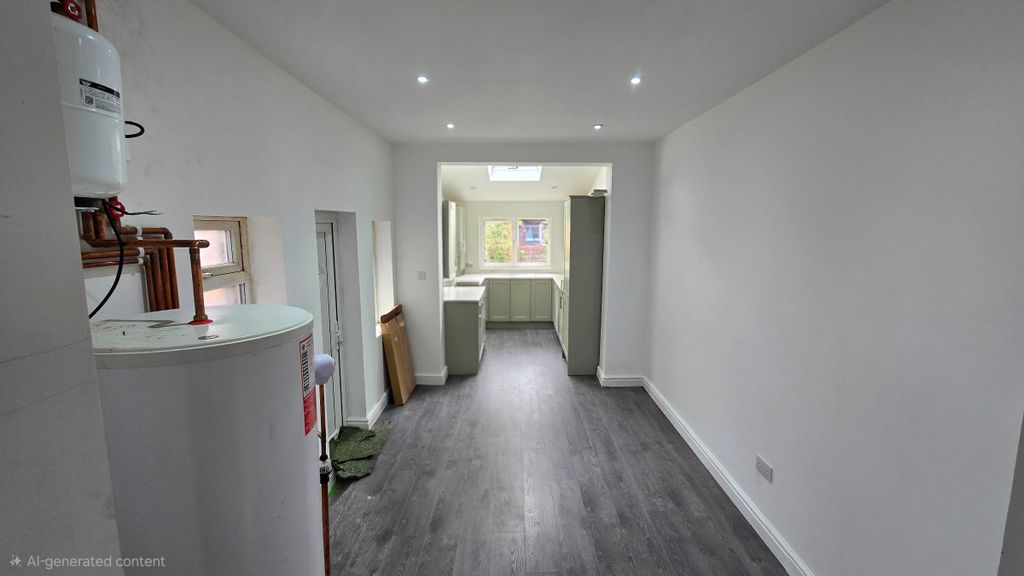 Property photo 2 of 32