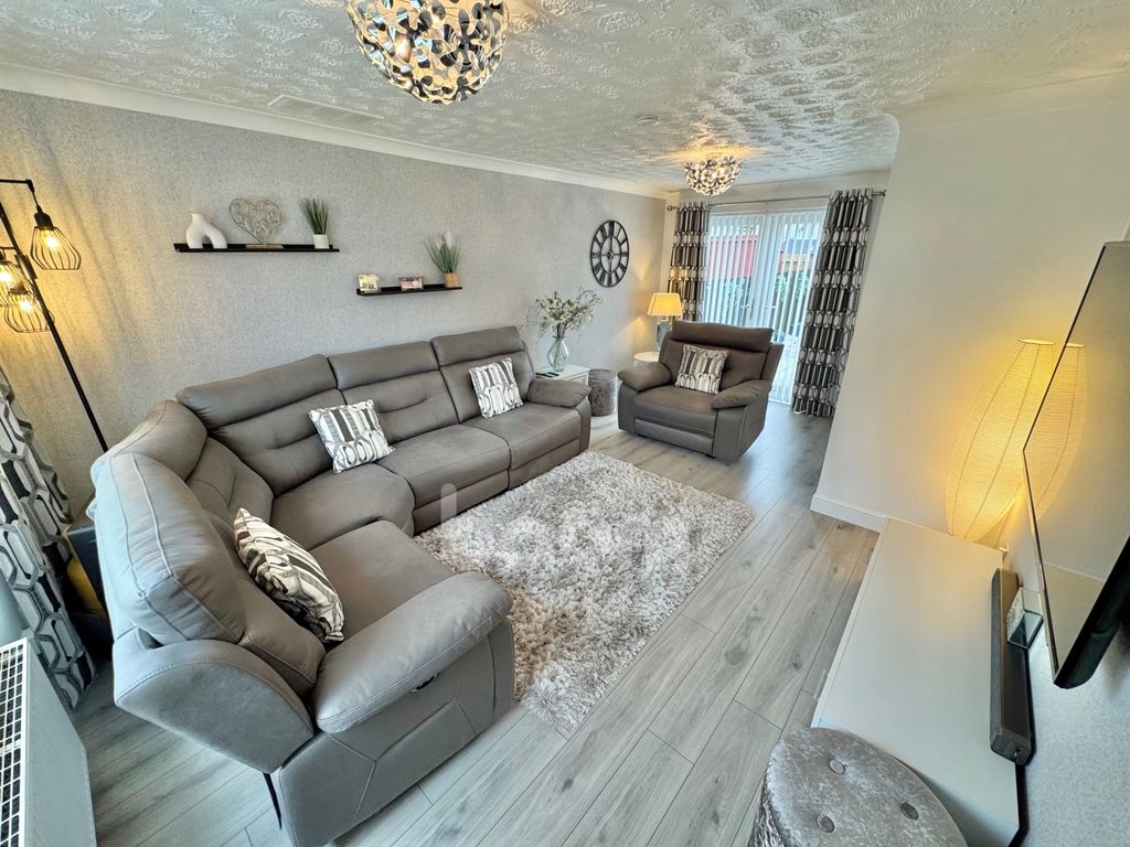 Property photo 2 of 23 Lomond Place, Irvine Lounge Pic