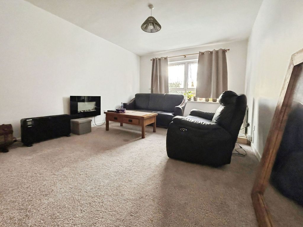 Property photo 2 of 6