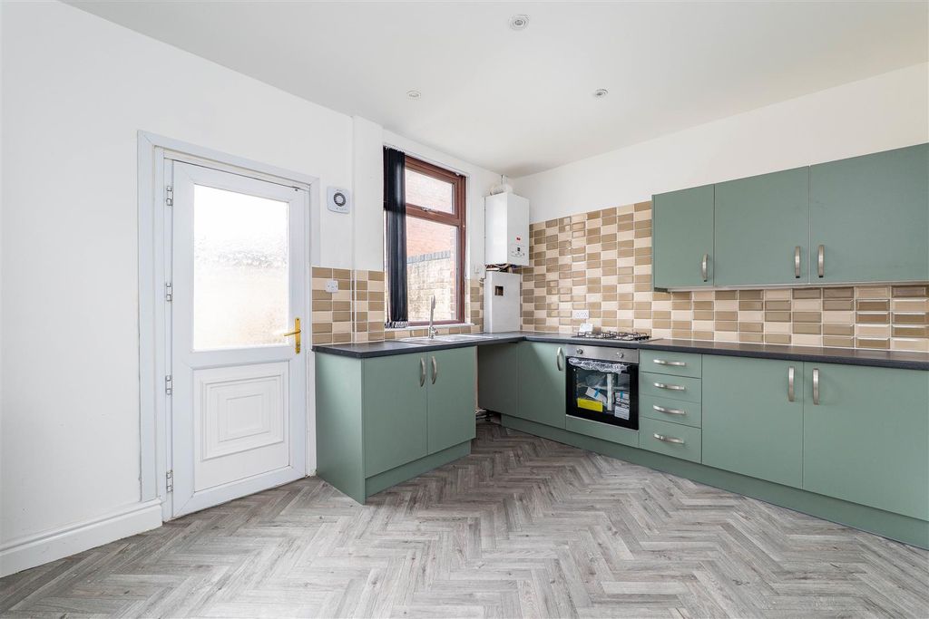 Property photo 3 of 14 Kitchen/Dining Room